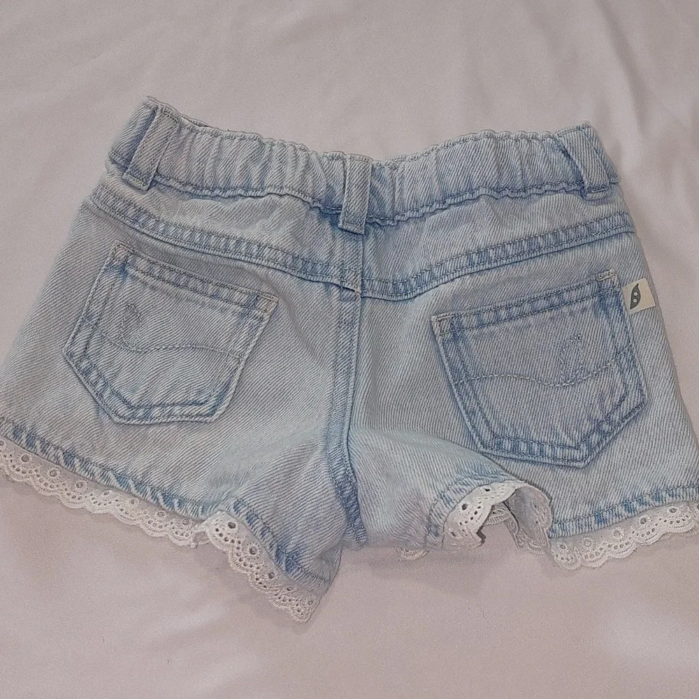 Easy Peasy Light Blue Denim Girls  Shorts with Lace Trim.Size 3T .